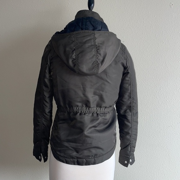 DIVIDED by H&M women’s olive drawstring waist jacket in size 4 - Picture 8 of 12